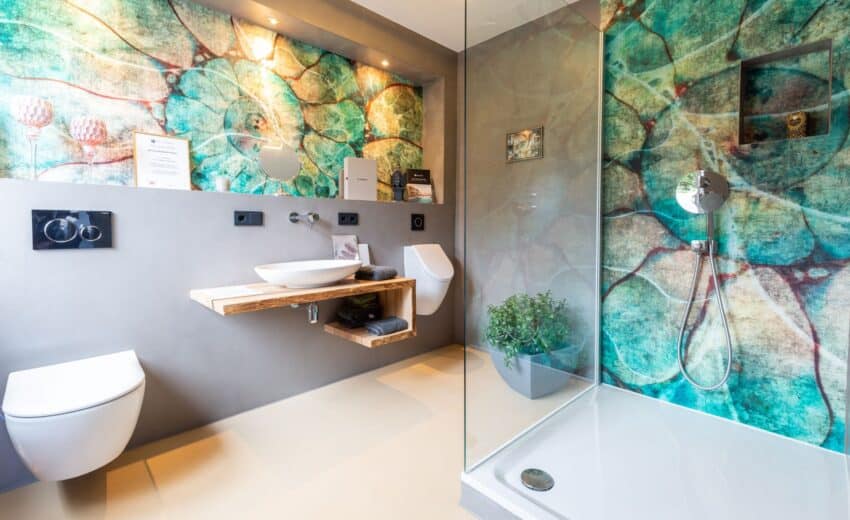 Fugenloses Badezimmer mit Dusche